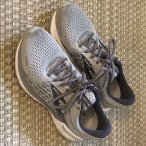 Women’s Brooks Size 8